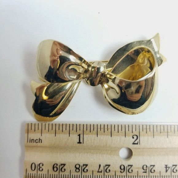Vintage Bow Shape Brooch, Gold Tone Polished Lapel Pin, Ribbon Present Lapel Pin - Picture 4 of 6